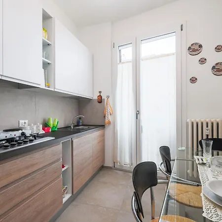 Dimora Chic Nel Cuore Di , Wi-fi , Parcheggio フォルリ